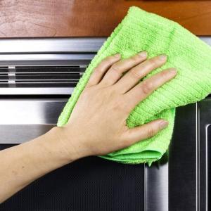 How to clean a microwave at home: follow these tips