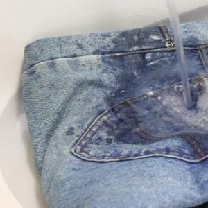 How to remove candle wax from clothes at home