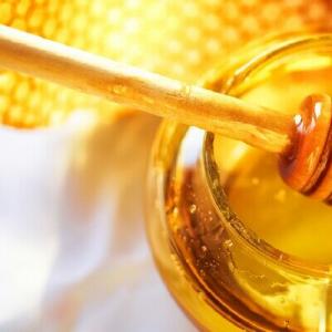 Как легко определить, какой мед вы купили — настоящий или поддельный